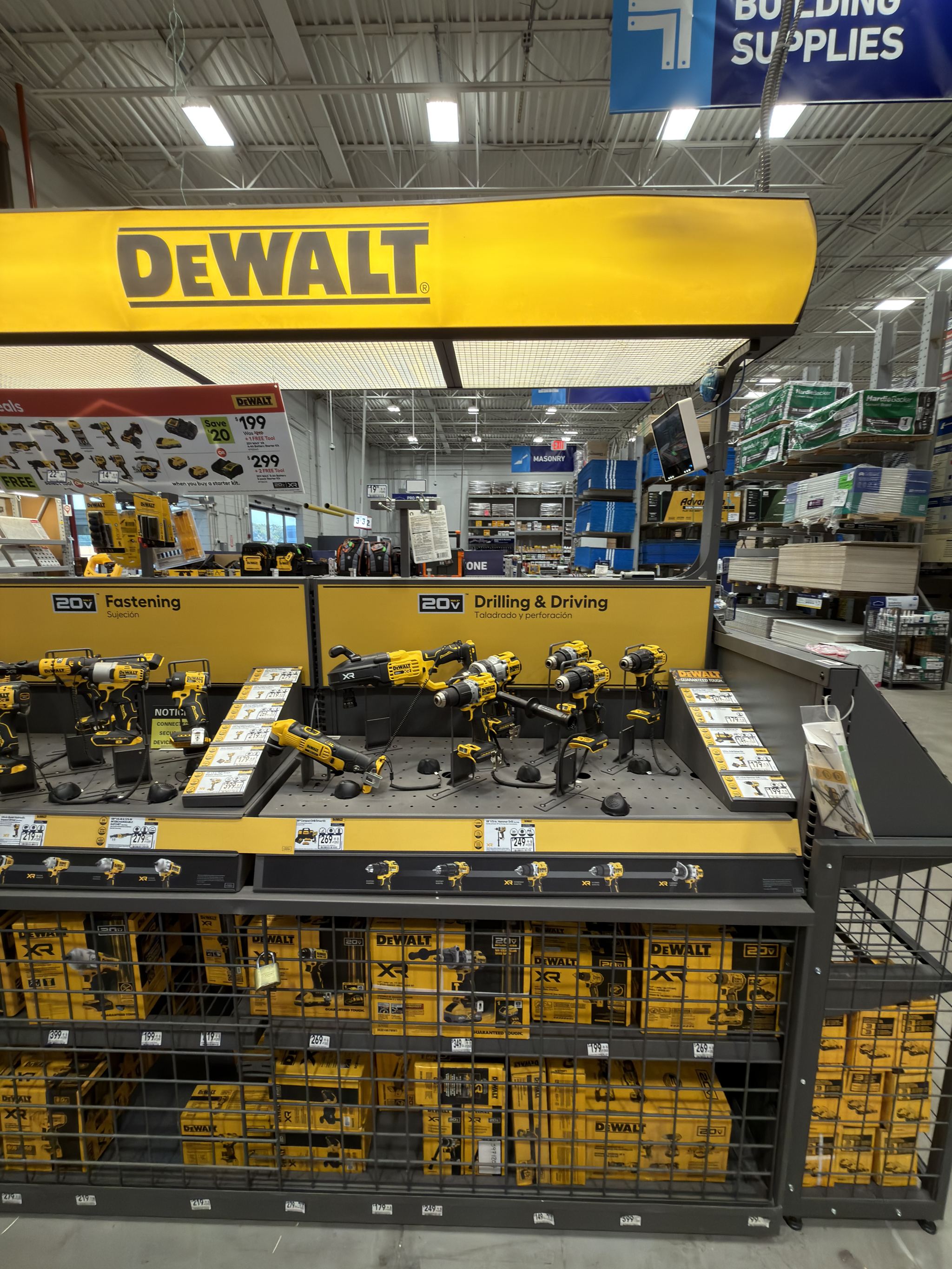 Lowe's — Aisle · Bay (Power Tools — DeWalt 20V (Drilling/Driving/Fastening))
